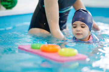 Гидрореабилитация и обучение плаванию детей с РАС и СДВГ