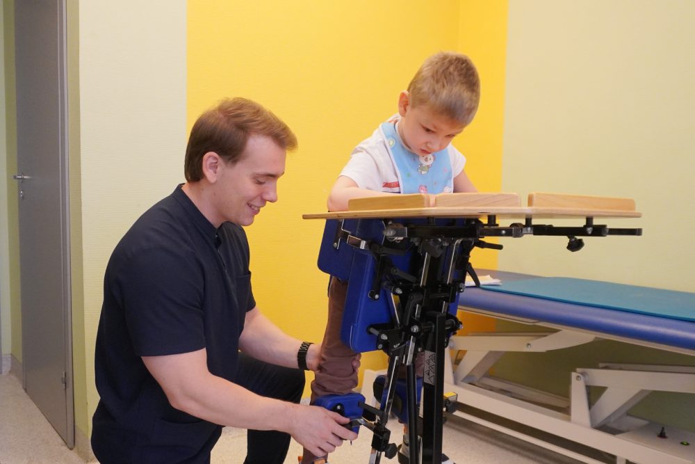 Проприоцептивная коррекция позы стоя: подбор и адаптация технических средств реабилитации