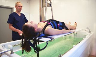 Тракционная терапия с применением системы подводного вытяжения «Атланта»